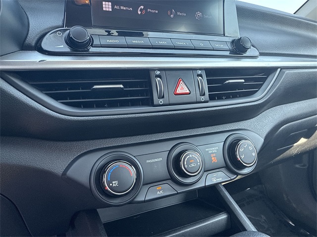 2022 Kia Forte LXS photo 18