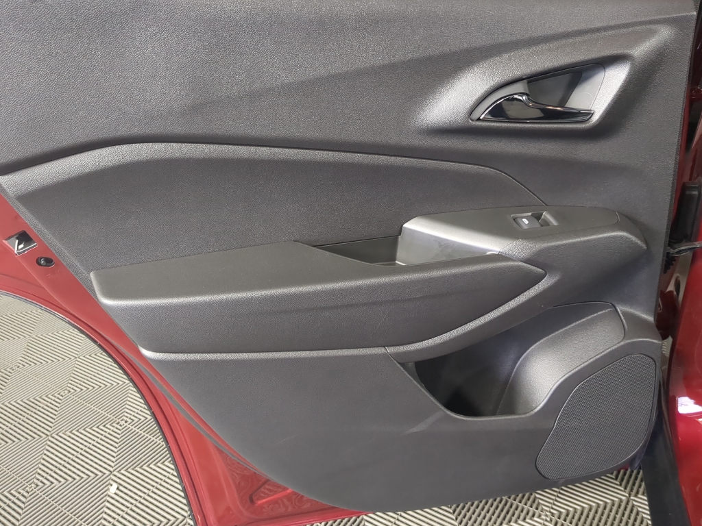 2025 Chevrolet Trax LS photo 10