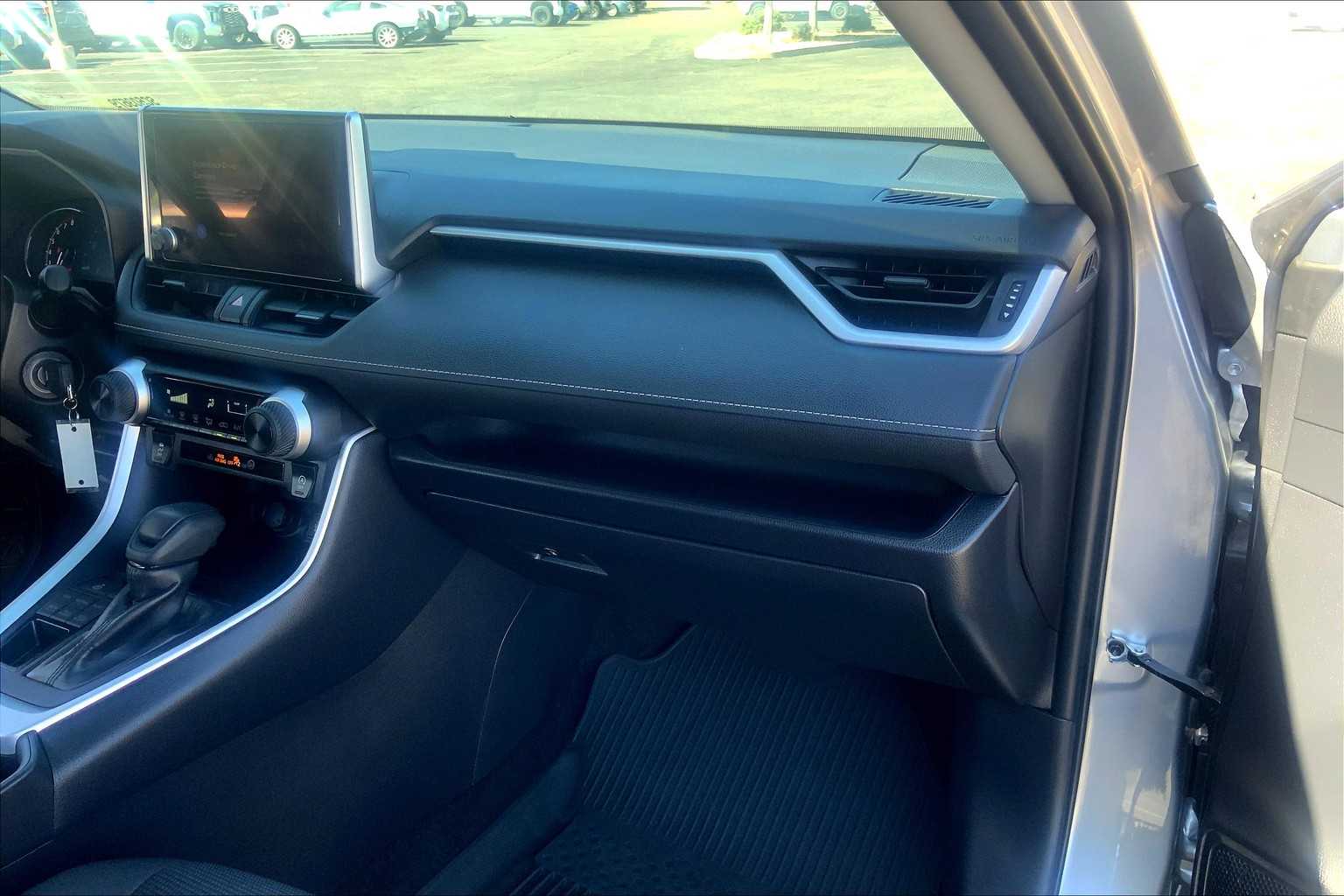 2025 Toyota RAV4 LE photo 16