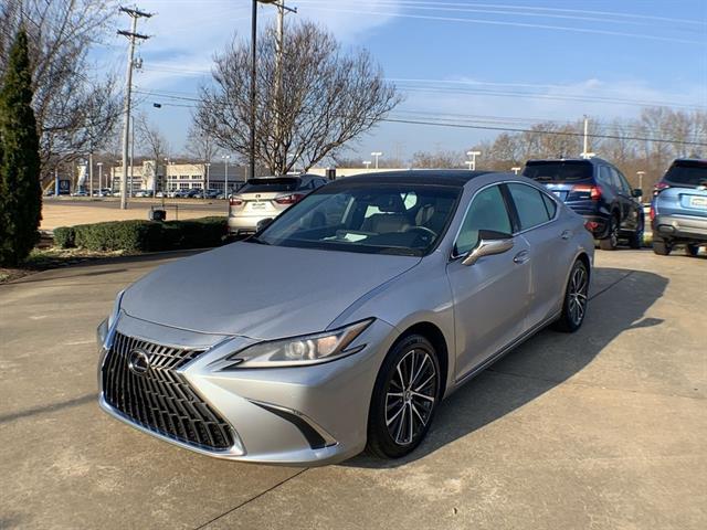 2025 Lexus ES 350's photo