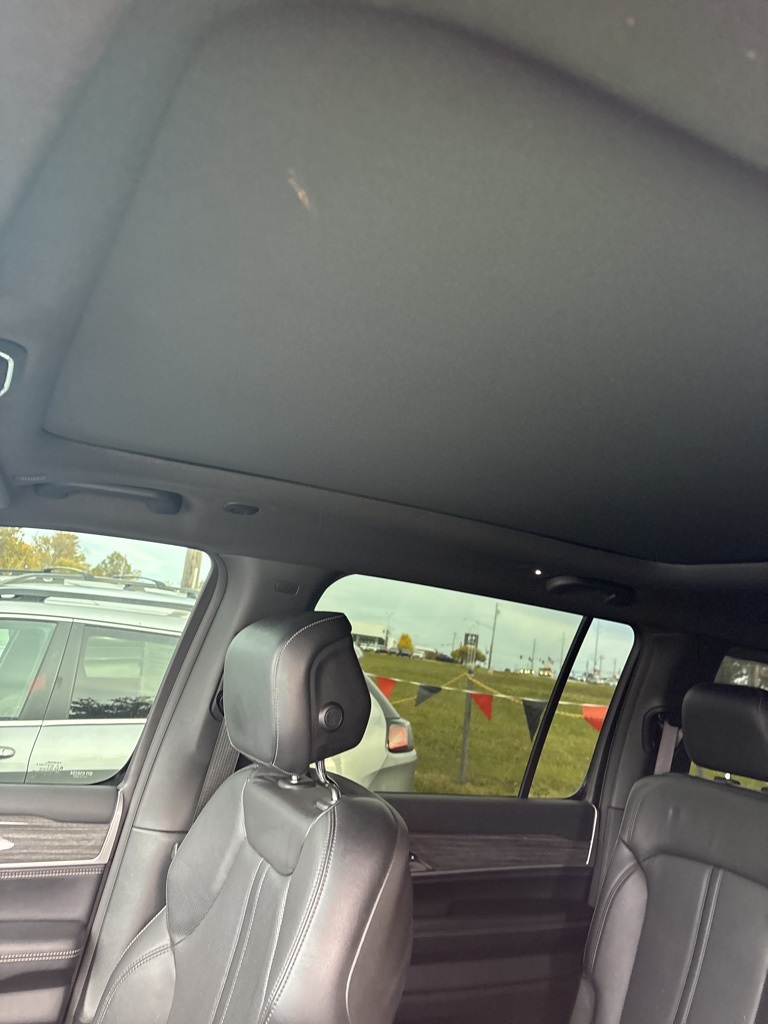 2022 Jeep Wagoneer Series III photo 3