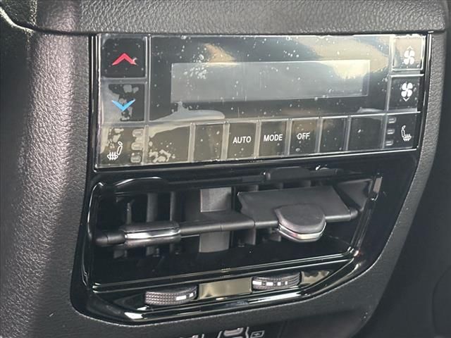 2025 Jeep Grand Cherokee Limited photo 3