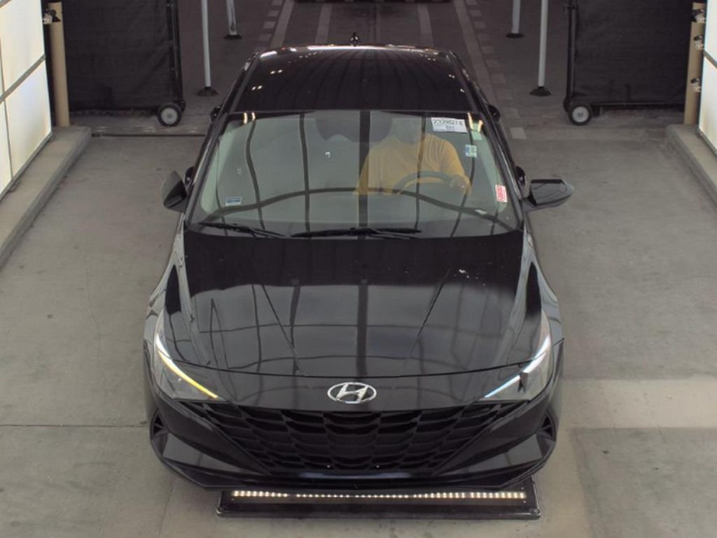 Used 2021 Hyundai Elantra SE with VIN 5NPLL4AG0MH038781 for sale in Parma, OH
