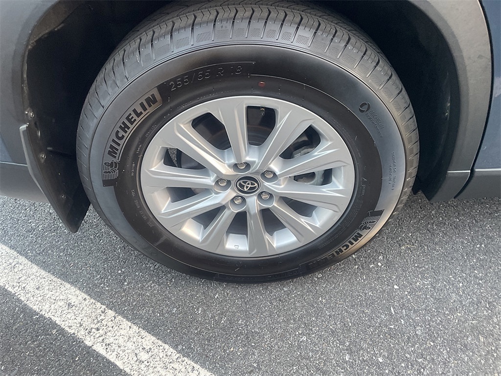 2024 Toyota Grand Highlander XLE photo 3