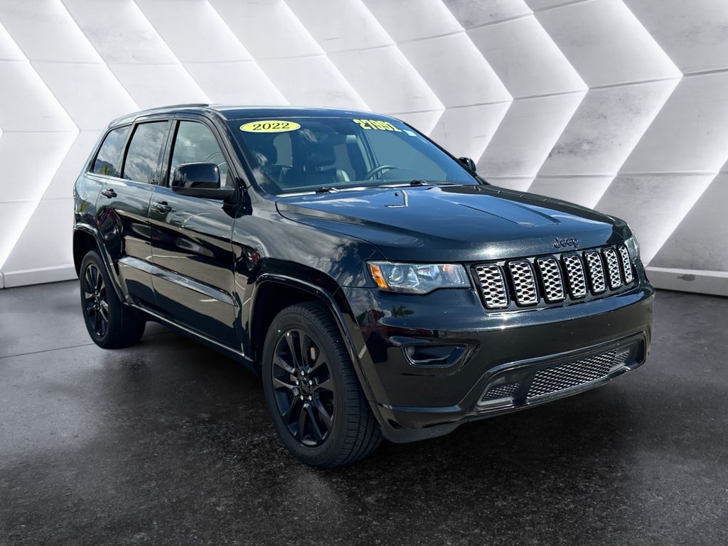 2021 Jeep Grand Cherokee Laredo X photo 3