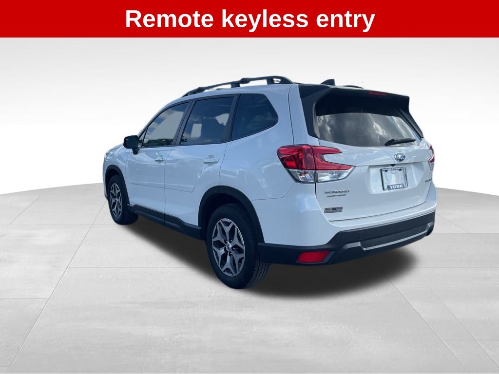 2024 Subaru Forester Premium photo 3