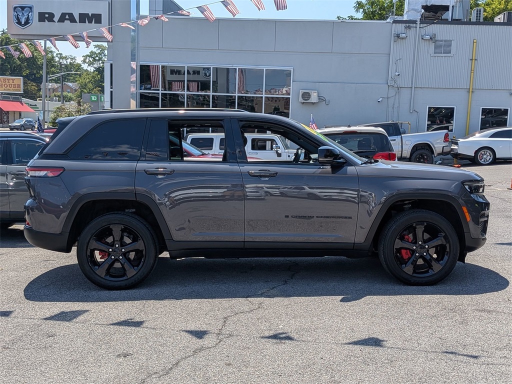 2023 Jeep Grand Cherokee Altitude photo 4