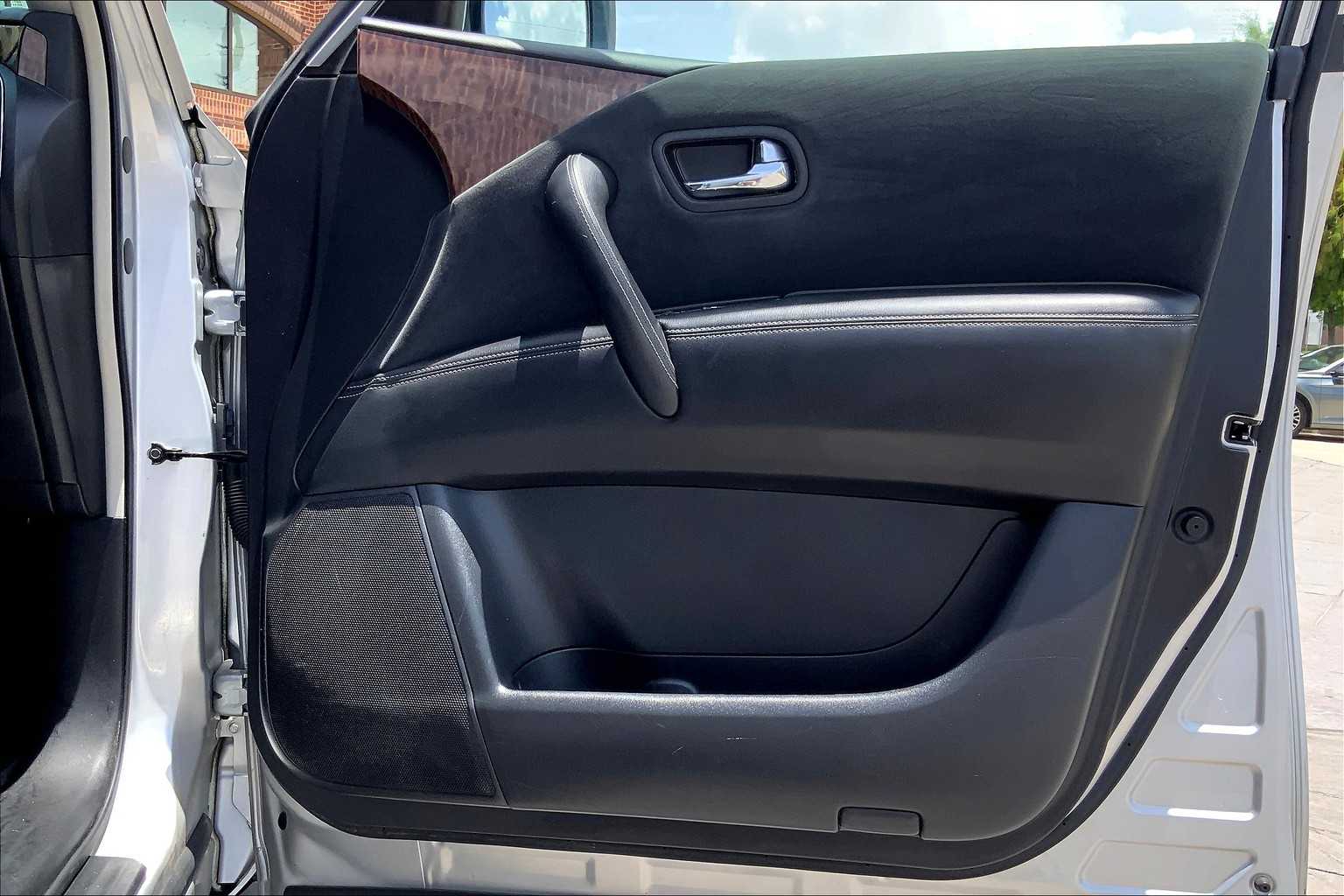 2019 Nissan Armada SV photo 19