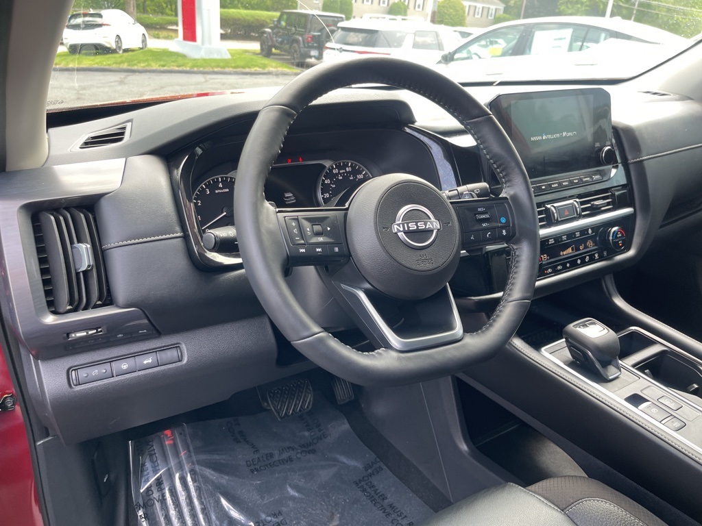 2024 Nissan Pathfinder SL photo 9