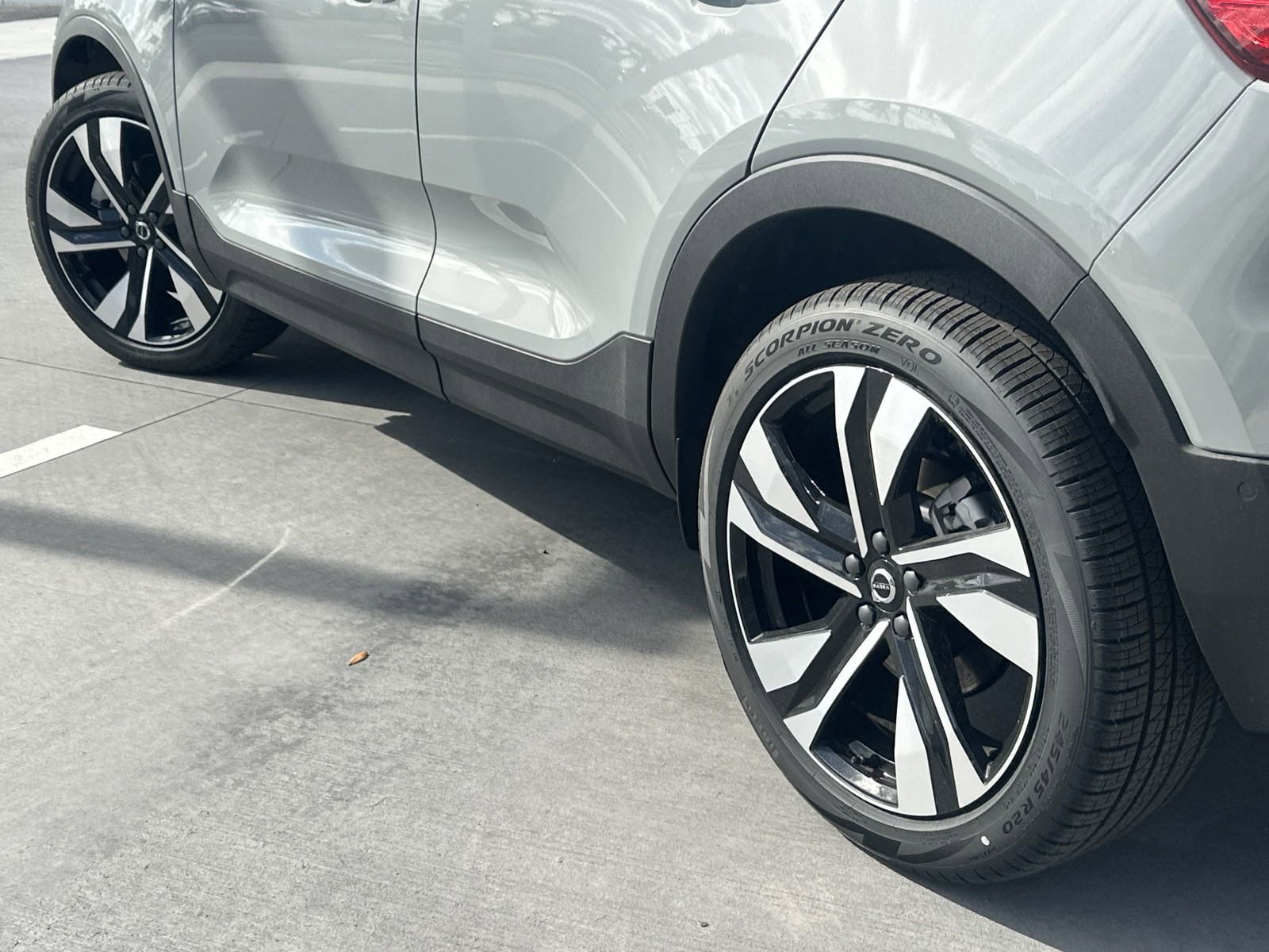 2025 Volvo XC40 Plus photo 4