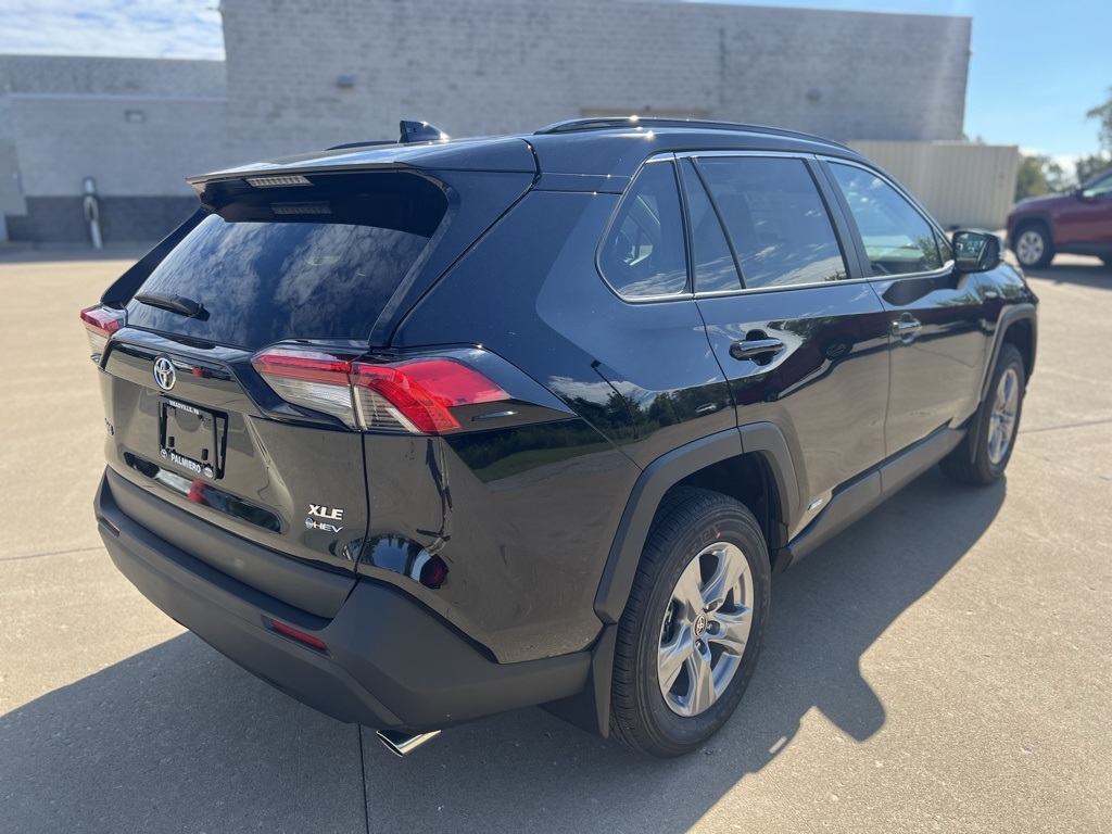 2025 Toyota RAV4 Hybrid XLE photo 4
