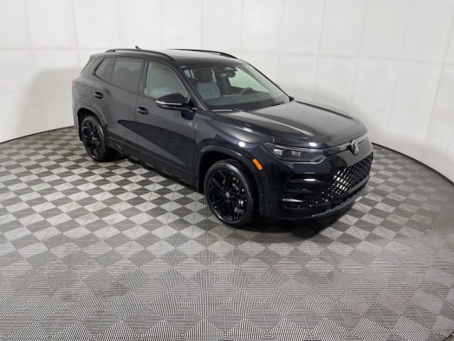 2026 Volkswagen Tiguan SE R-LINE BLACK's photo