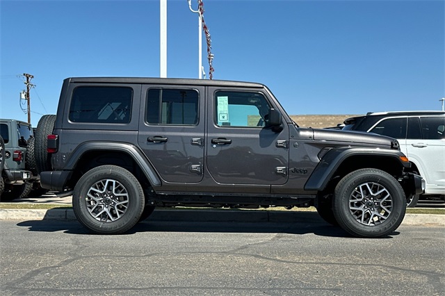 2025 Jeep Wrangler Sahara photo 5