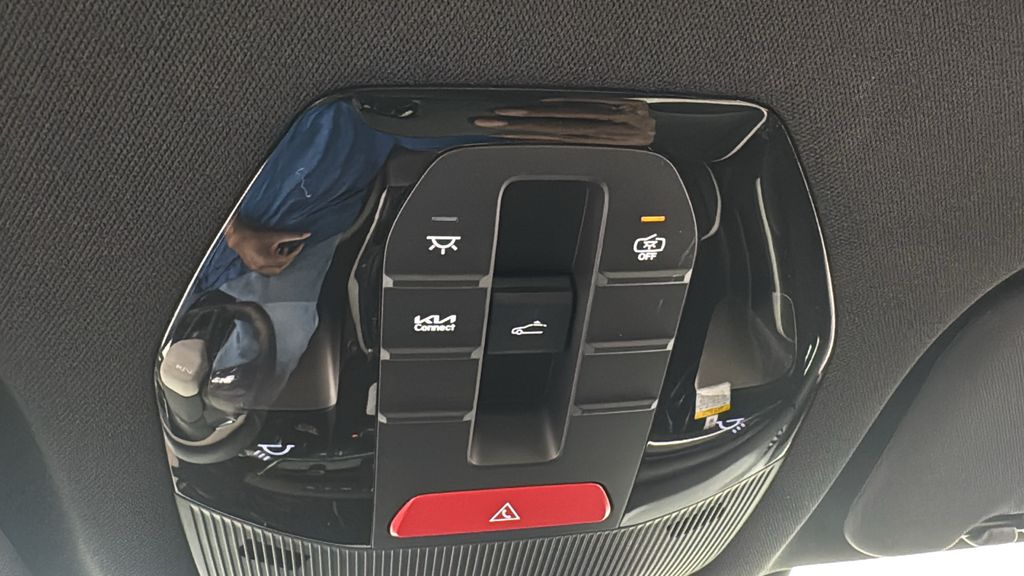 2025 Kia K4 GT-Line photo 24