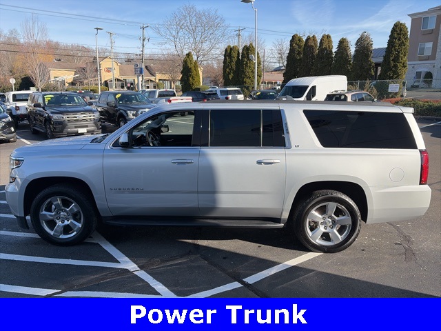 2018 Chevrolet Suburban LT photo 4