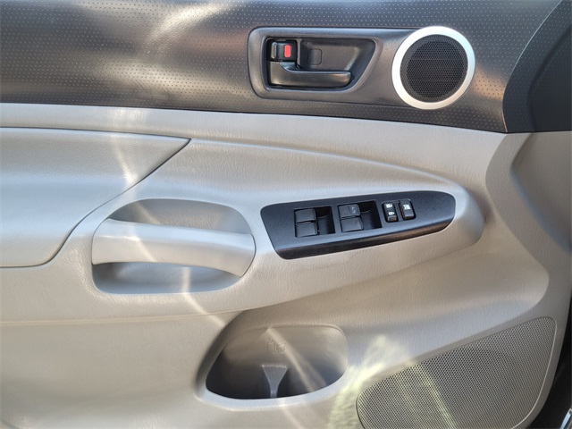 2015 Toyota Tacoma PreRunner V6 photo 22