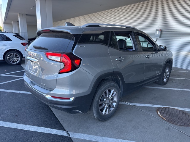 2024 Gmc Terrain SLT photo 3
