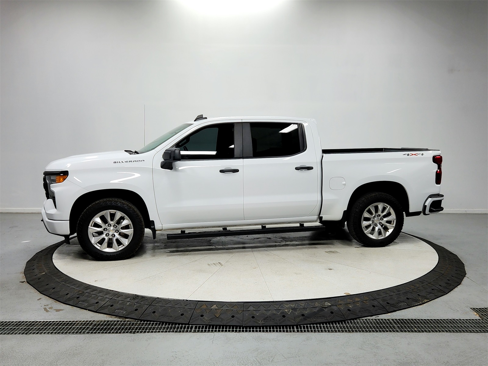 2024 Chevrolet Silverado 1500 Custom photo 4