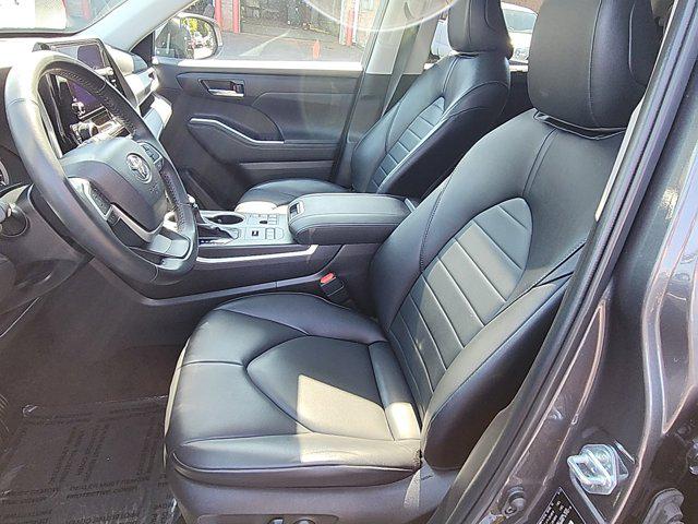 2024 Toyota Highlander XLE photo 19