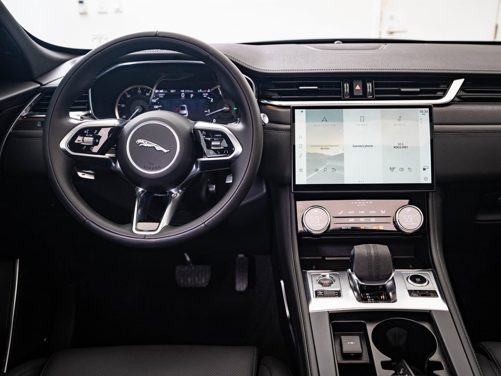 2022 Jaguar F-PACE P250 S photo 29