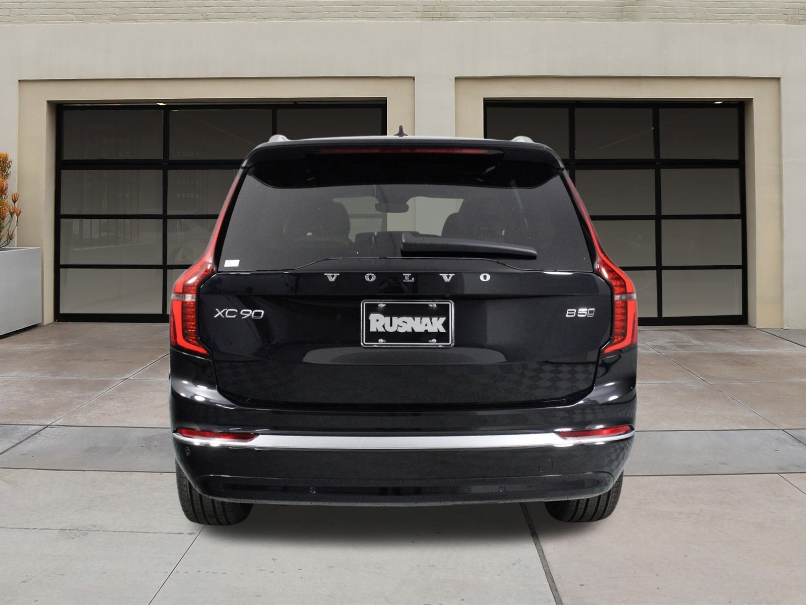2026 Volvo XC90 B5 Plus photo 3