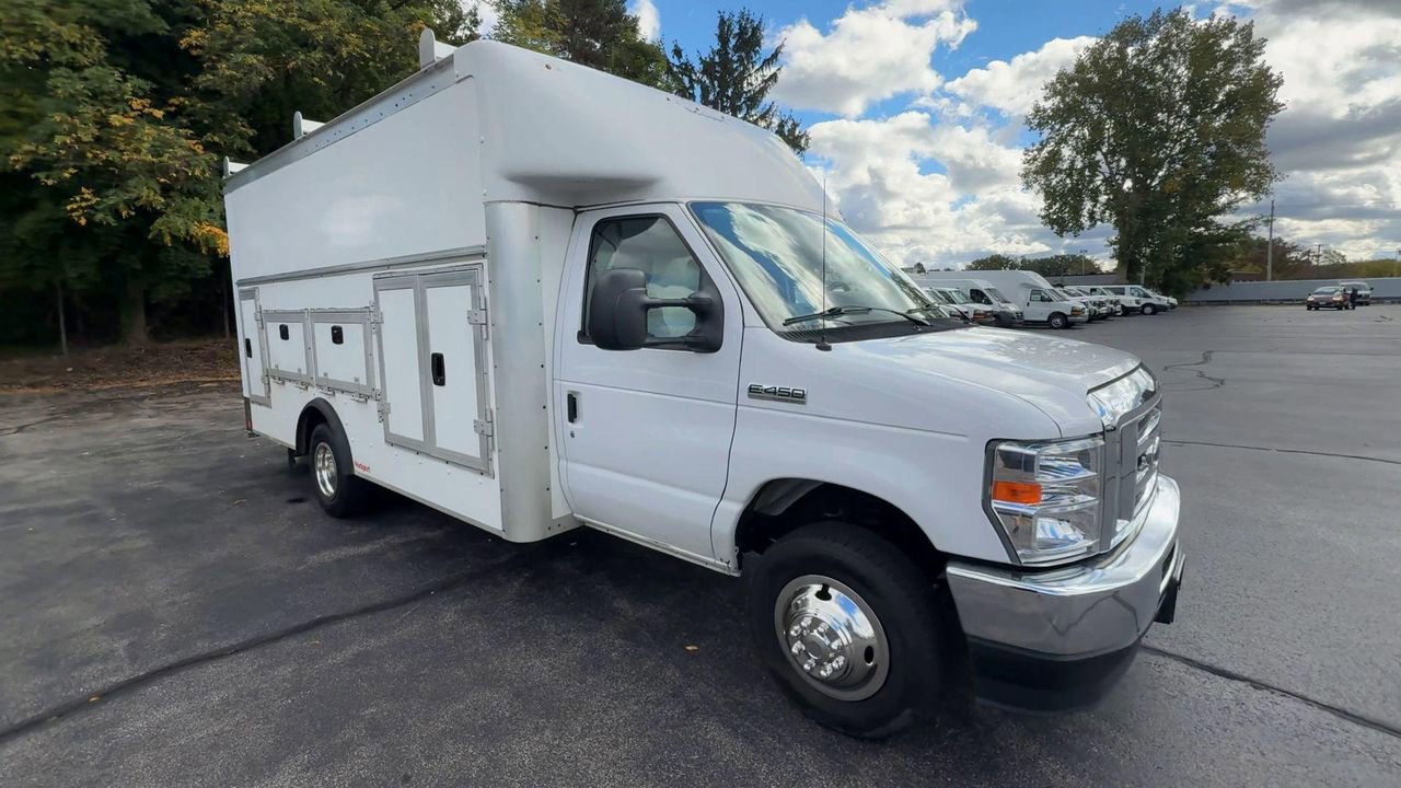2022 Ford E-450 photo 2