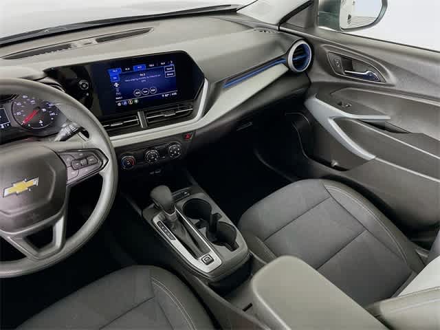 2025 Chevrolet Trax LS photo 22