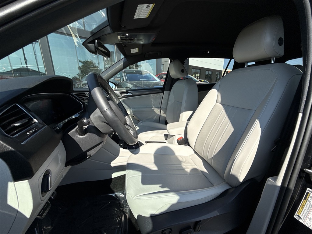 2023 Volkswagen Tiguan SE R-Line Black photo 11