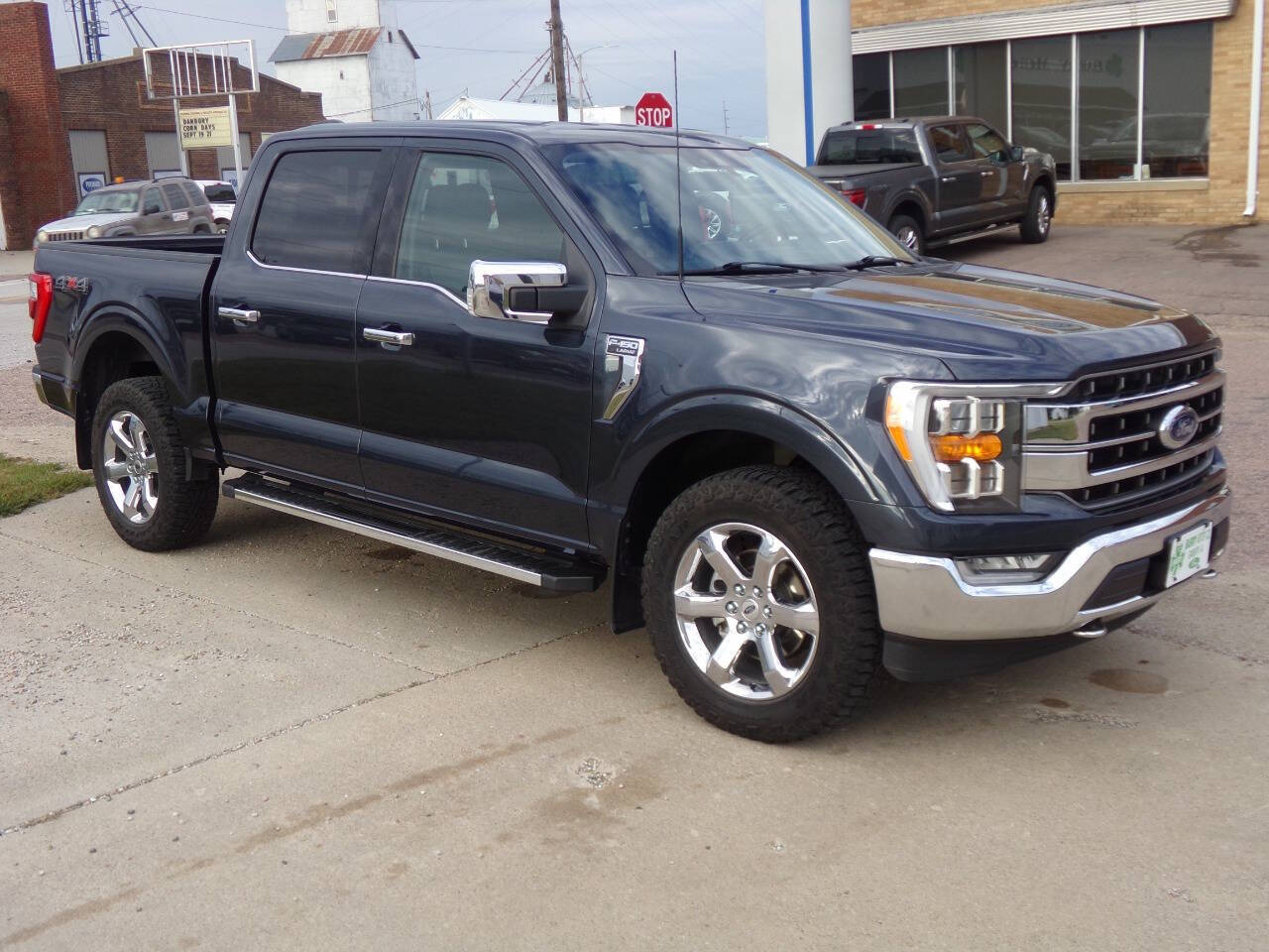 2022 Ford F-150 Lariat photo 2