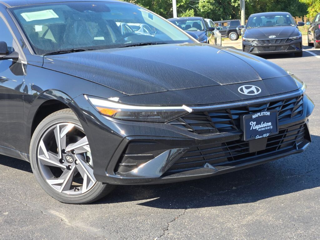 2025 Hyundai Elantra Hybrid Limited photo 5