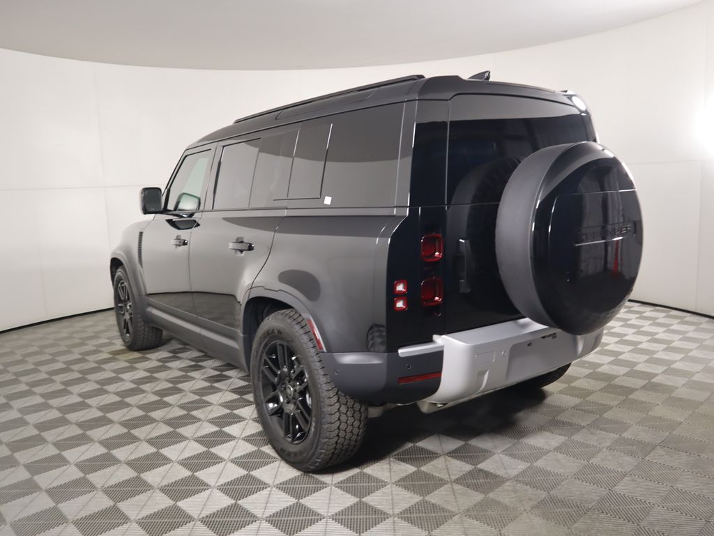 2025 Land Rover Defender 110 S photo 7