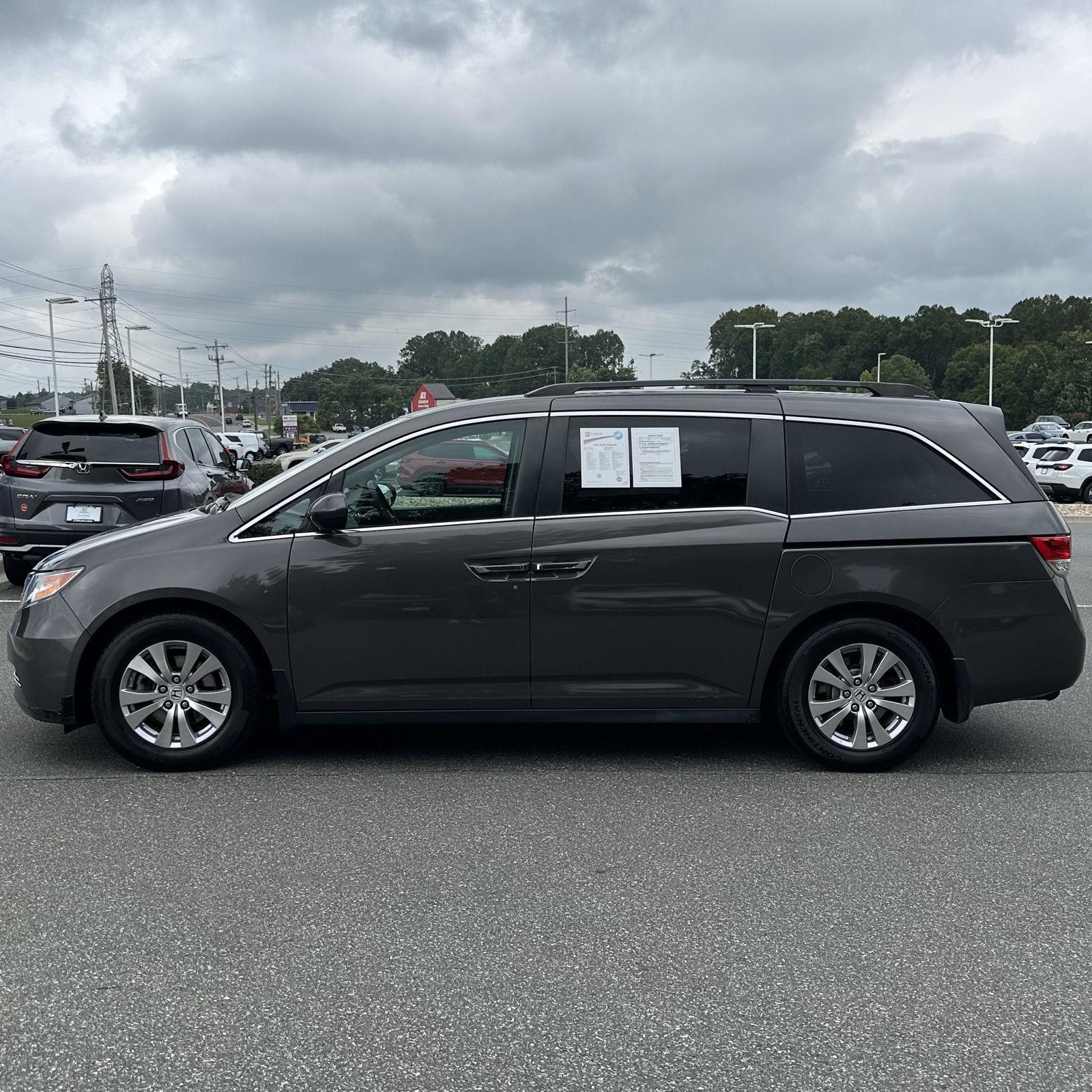 Used 2016 Honda Odyssey SE with VIN 5FNRL5H3XGB047381 for sale in Lynchburg, VA