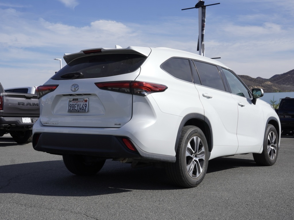 2022 Toyota Highlander XLE photo 3