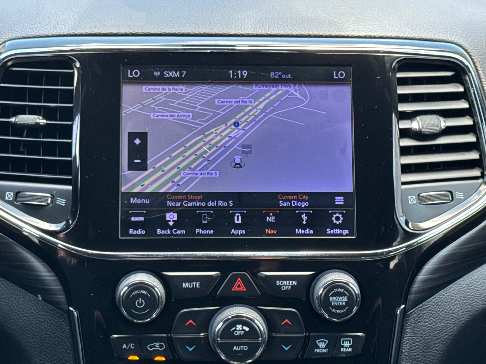 2019 Jeep Grand Cherokee Laredo E photo 8
