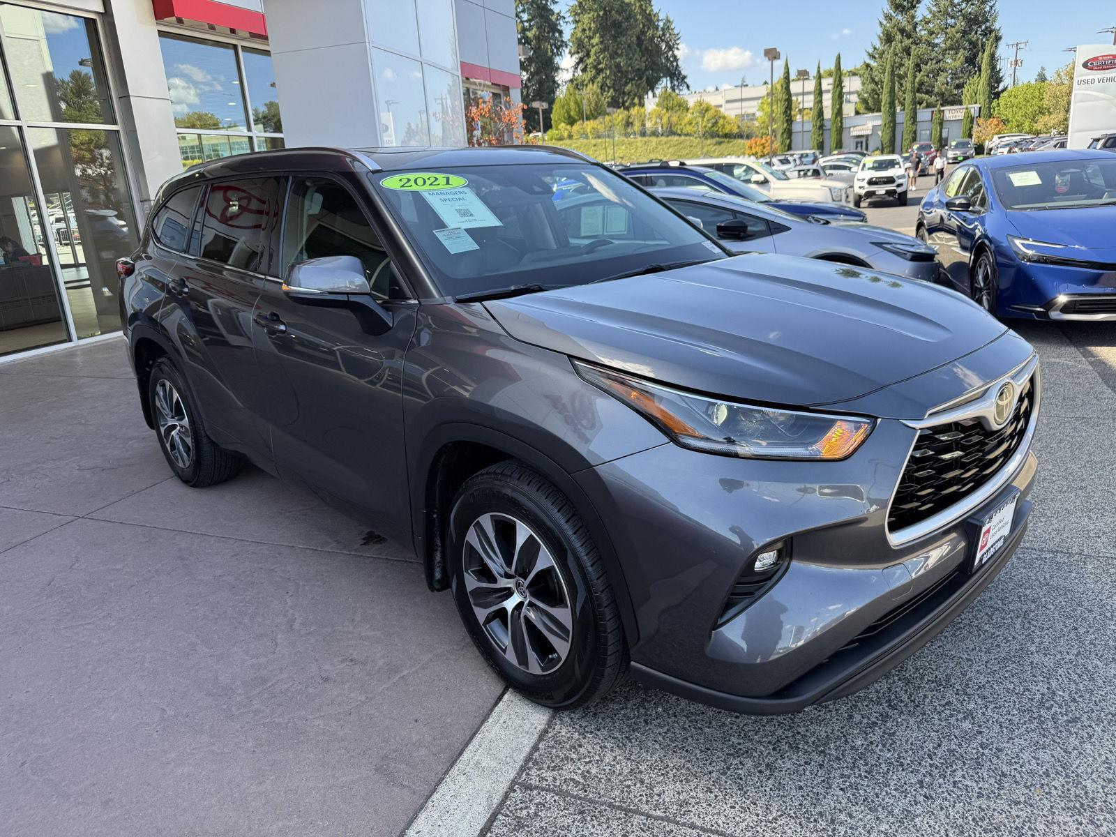 2021 Toyota Highlander XLE photo 6