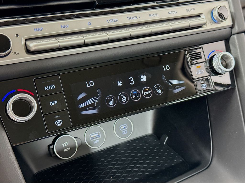 2026 Genesis G70 2.5T AWD photo 15