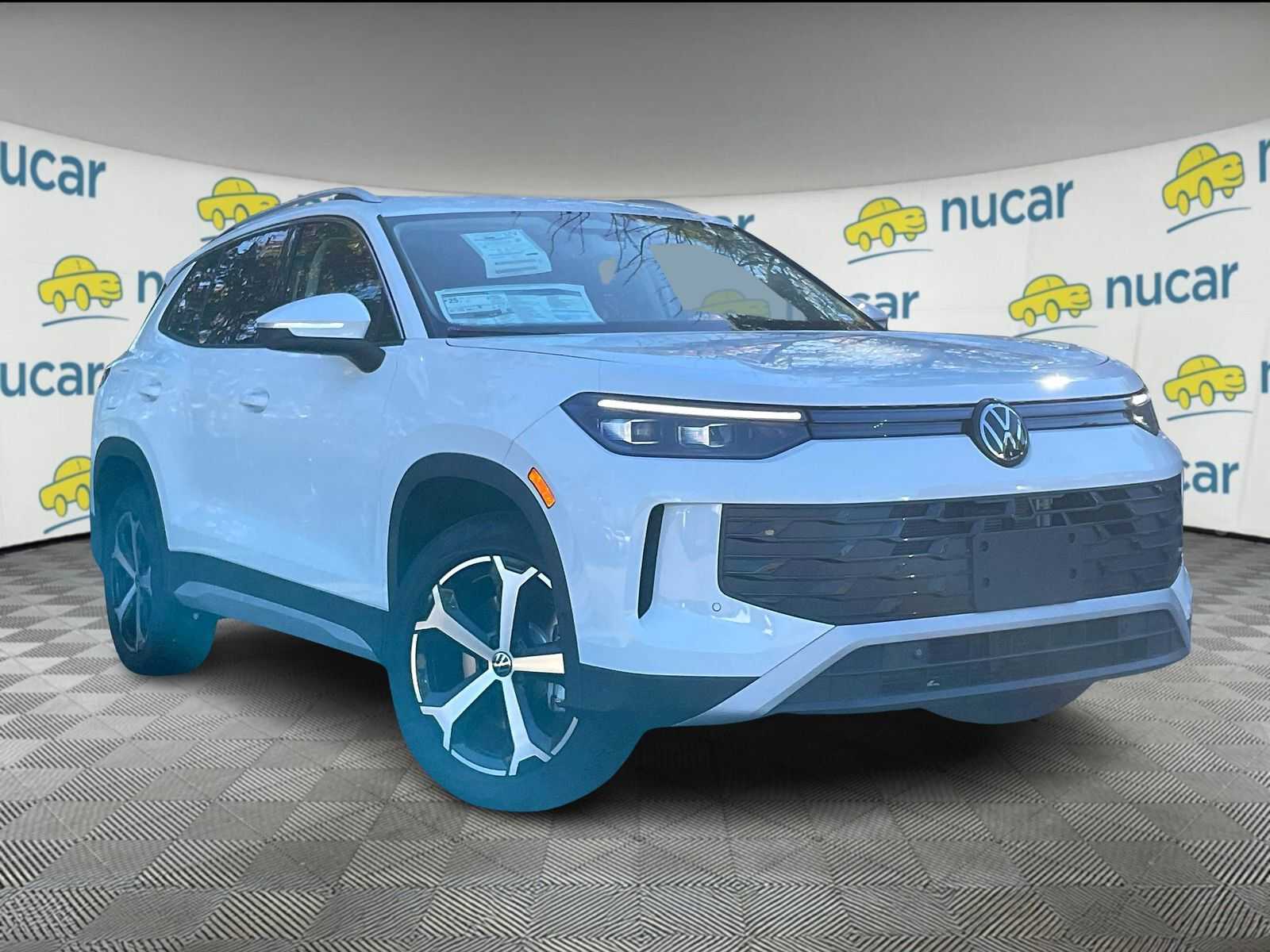 2025 Volkswagen Tiguan SE's photo