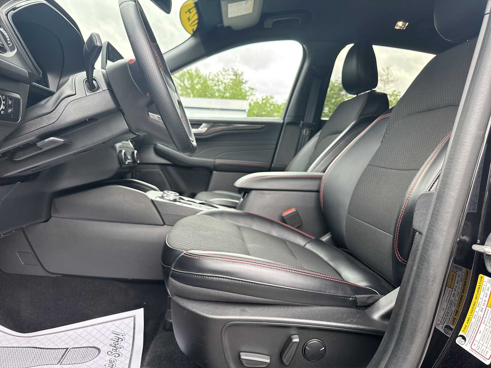 2024 Ford Escape ST-Line photo 18