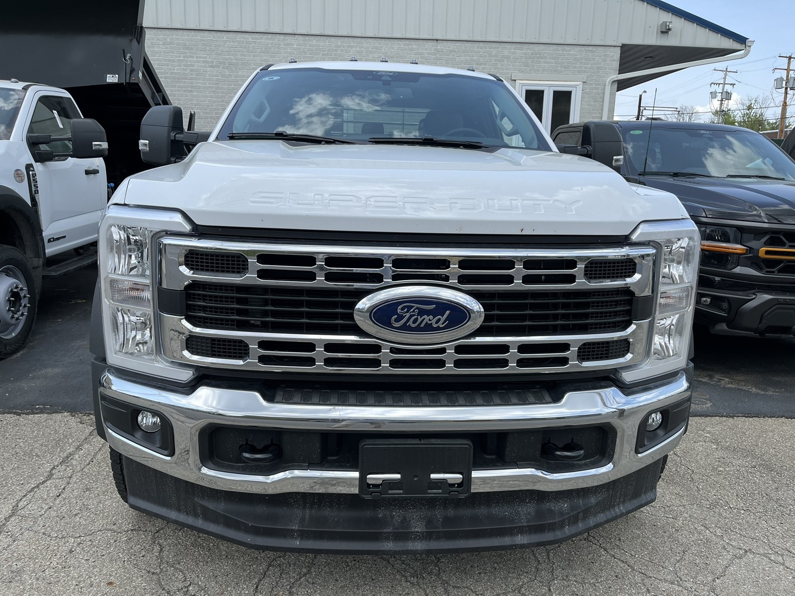 2025 Ford F-550 XLT photo 3