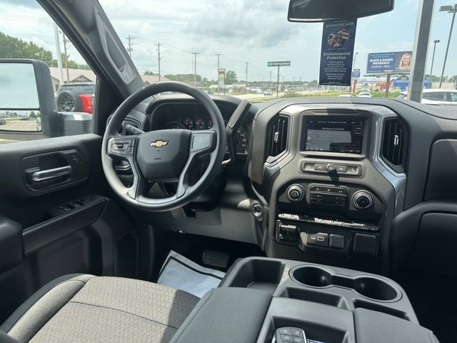 2025 Chevrolet Silverado 2500HD Custom photo 13