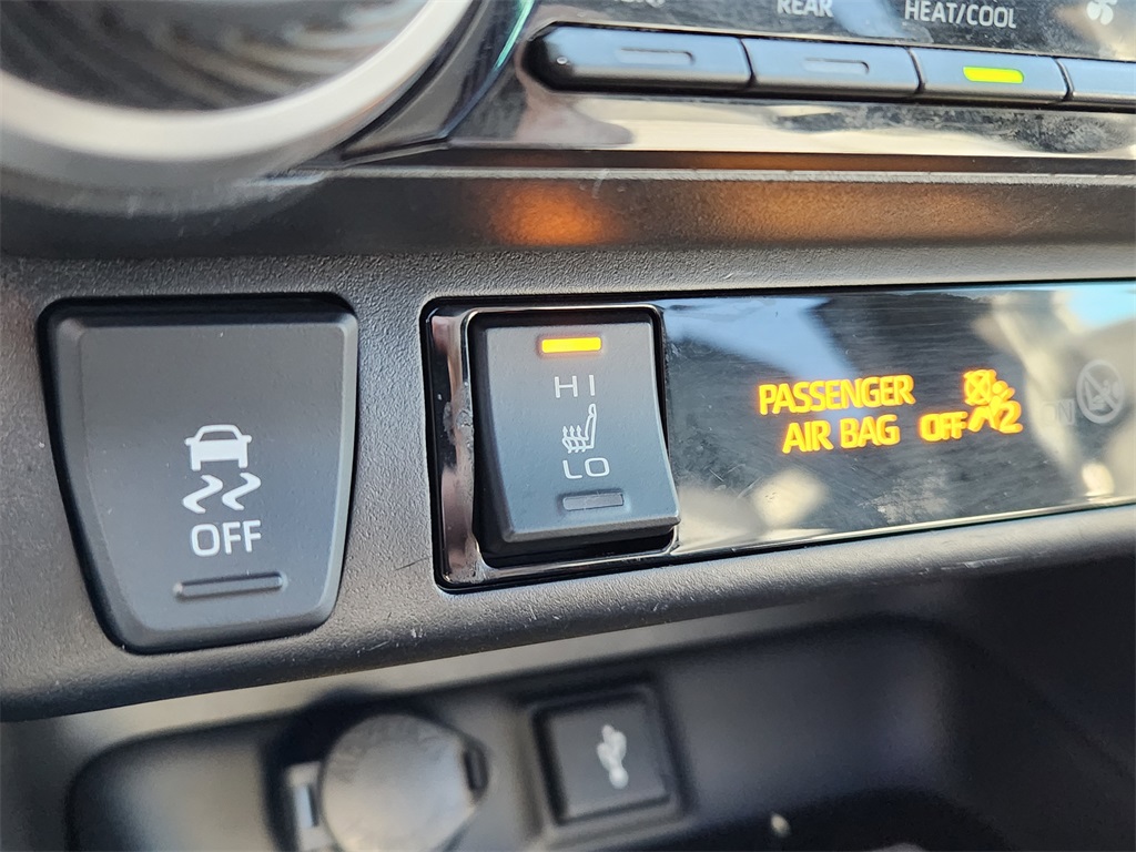 2020 Toyota RAV4 Hybrid XSE photo 26