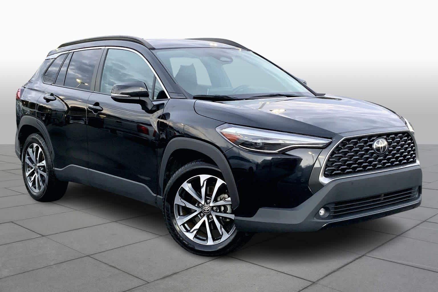 Used 2023 Toyota Corolla Cross XLE with VIN 7MUEAAAG7PV053277 for sale in Northfield, Minnesota