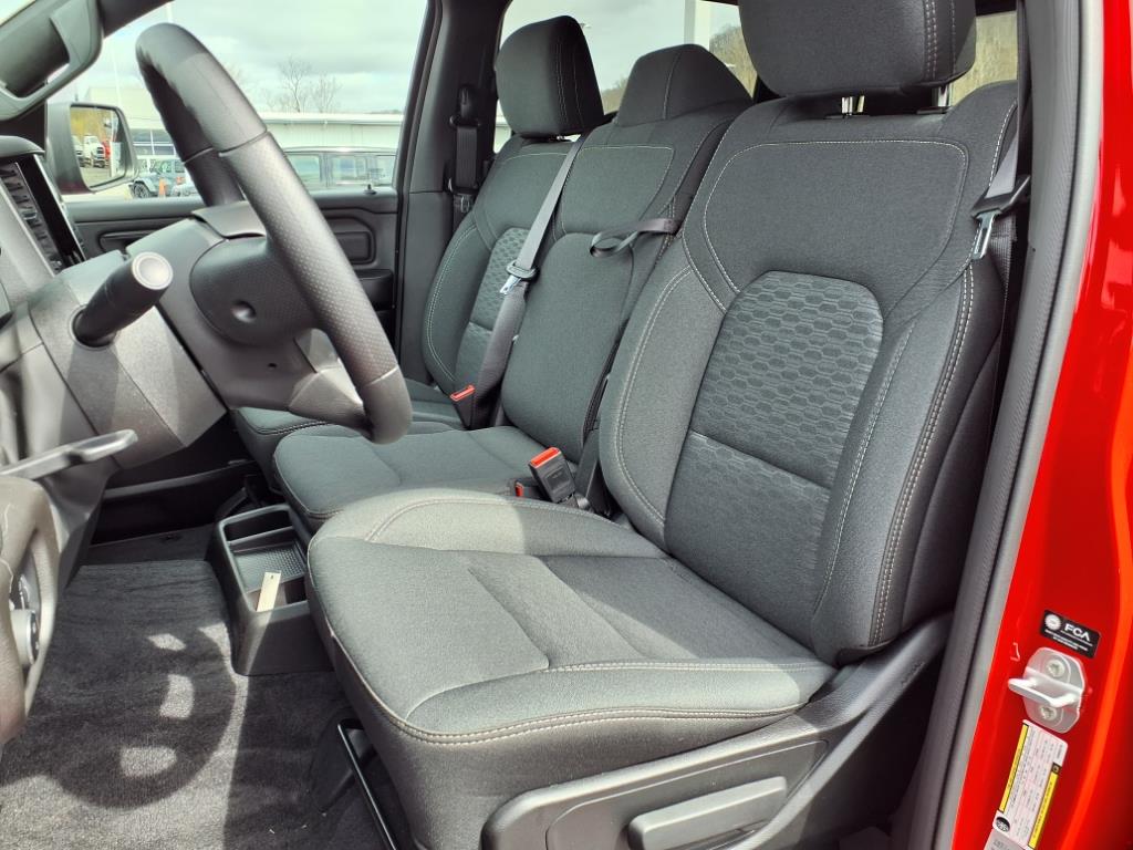 2025 Ram 1500 Tradesman photo 4