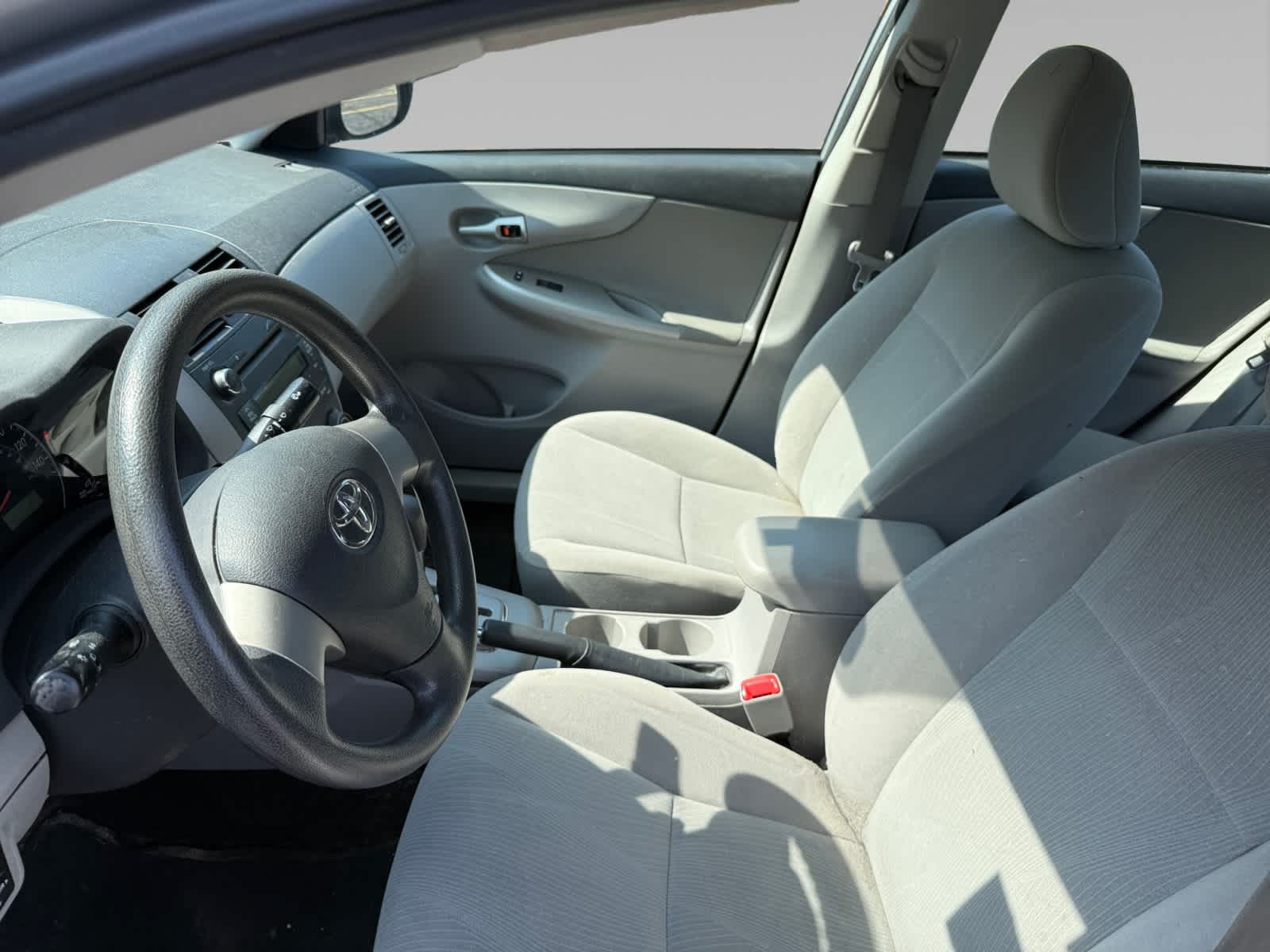 2011 Toyota Corolla LE photo 9