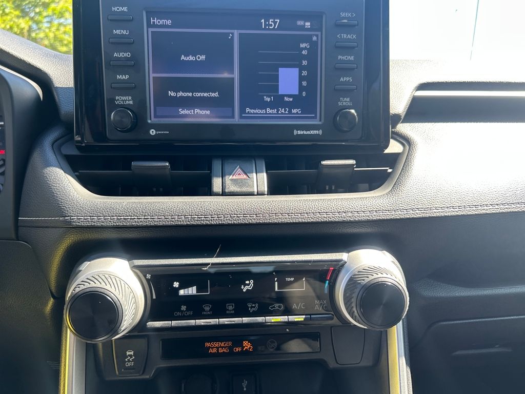 2022 Toyota RAV4 LE photo 12