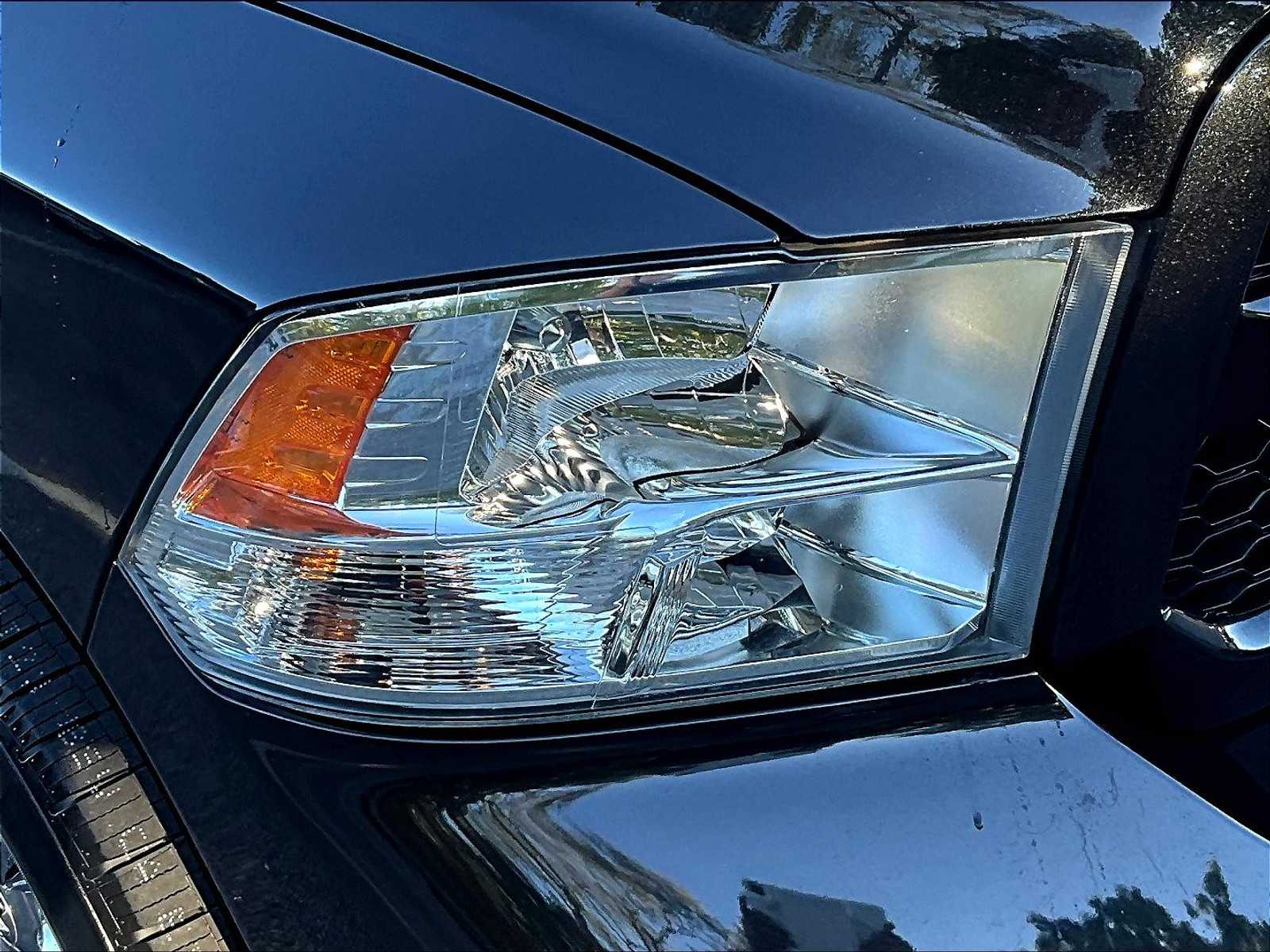 2019 Ram 1500 Tradesman ST photo 31