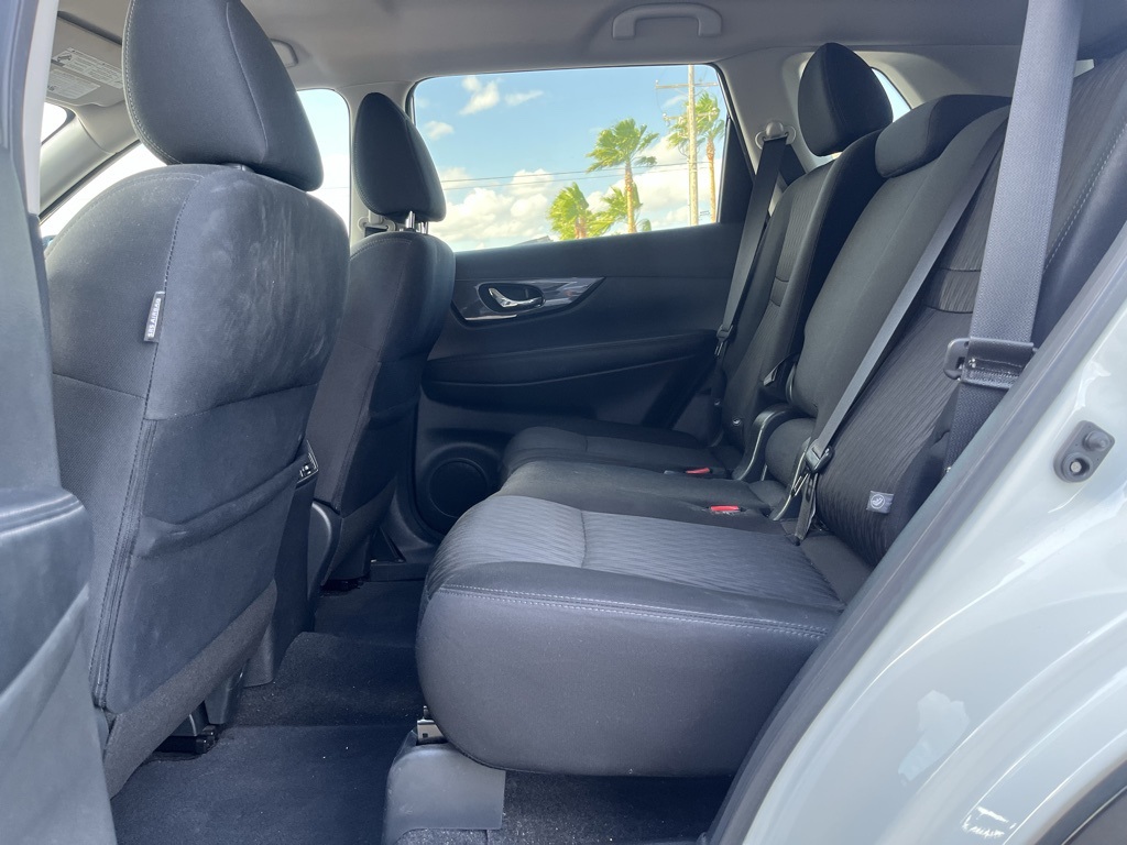 2019 Nissan Rogue SV photo 13