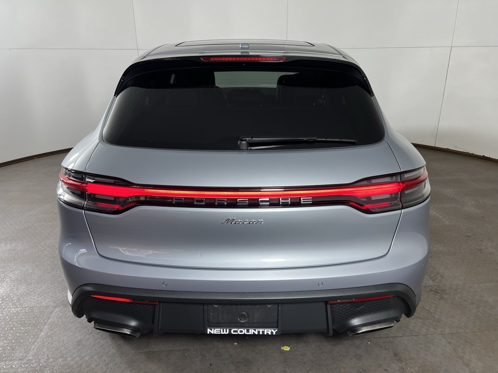 2025 Porsche Macan Base photo 4