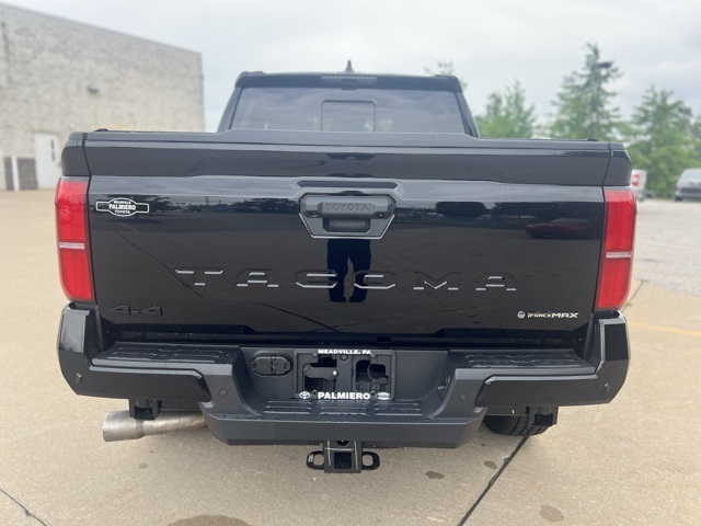 2025 Toyota Tacoma TRD Off-Road Double Cab photo 3