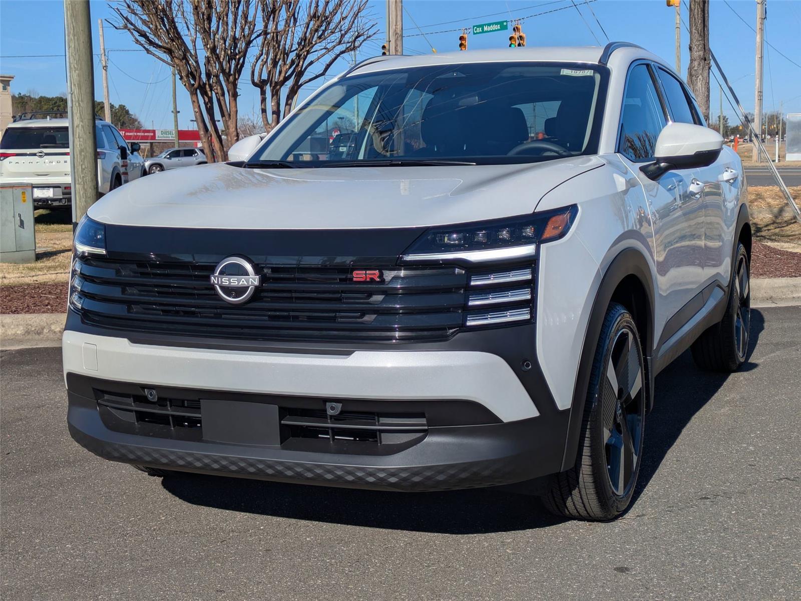 2025 Nissan Kicks SR AWD's photo